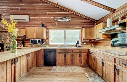 High Springs Maison | Cabin Retreat on 8.5 Acres – High Springs, FL