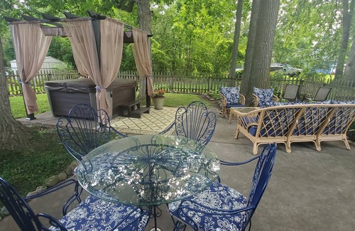 Clarklake Cabine | Cabin, rustic elegance w/ hot tub, lake access