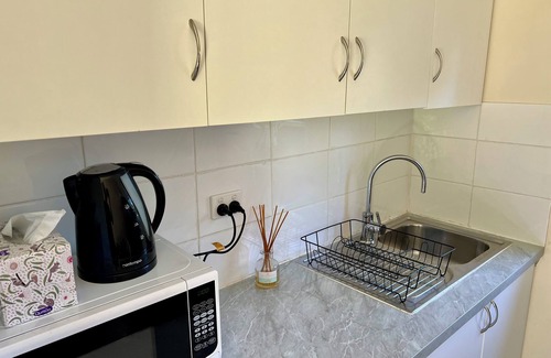Windermere Park Appartement | Cabin style garden studio near the lake with private access.