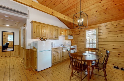 Northport Cabine | Cabin surrounded in nature walks, equipped with kitchen, fireplace, AC
