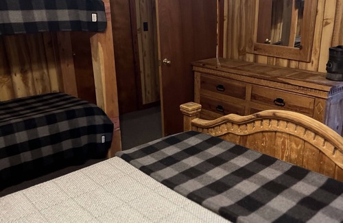 Saffell Cabine | Cabin that sits on 3 acres that joins Shirey Bay Rainey Brake WMA.