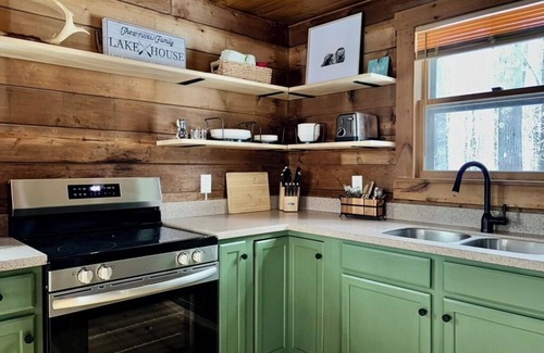 Lake Arrowhead Cabine | Cabin w/AC at Lake Arrowhead: Firepit, Fishing, and Movie Screen