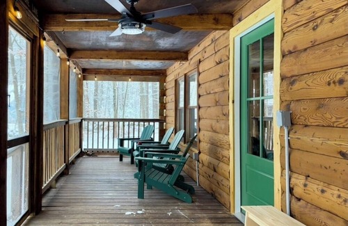 Lake Arrowhead Cabine | Cabin w/AC at Lake Arrowhead: Firepit, Fishing, and Movie Screen
