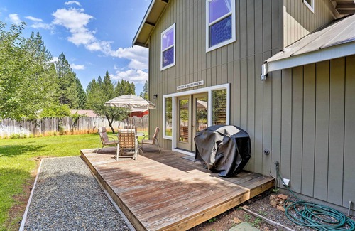 Trinity Center Cabine | NOUVEAU! Chalet avec espace dans la cour arrière, 0,5 mi jusqu'au lac Trinity