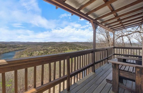 Eureka Springs Maison | Cabin w/King Bed, Jacuzzi + View
