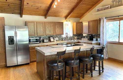 Payson Cabine | Cabin w/ Outdoor Fun! Firepit, Playset, BBQ & More