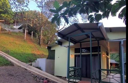 Drake Bay Cabine | Cabin Willy's Fish Camp Sleeps 2 only 600' to Markets, Tours, Beach & Eatery's