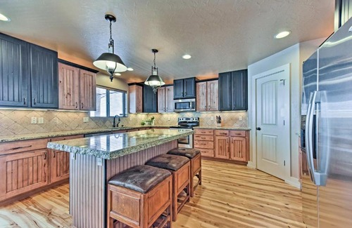 Sweetwater Maison | Cabin with Beach Access, Sport Court, Hot Tub and View