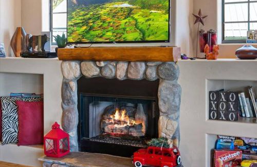 Heber Maison | Cabin with Wild Horses, Fireplace, Dog Friendly & StarLink