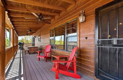 Heber Maison | Cabin with Wild Horses, Fireplace, Dog Friendly & StarLink
