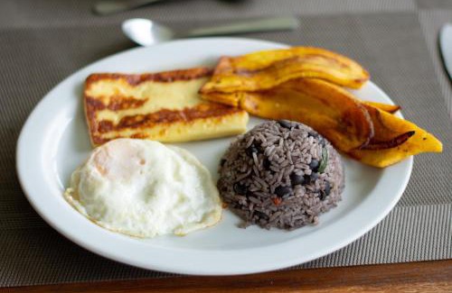 Santa Elena Lit Et Petit-Déjeuner | Cabinas Eddy B&B