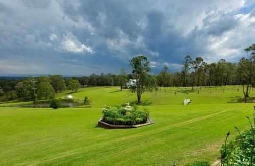 Allandale Chalet De Ski | Cabins at Lovedale Wedding Chapel