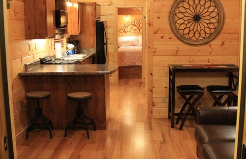 Mill Spring Cabine | Cabines au Gap | Whispering Pines Cabine | 1 chambre à coucher 1 salle de bain | Tout neuf!
