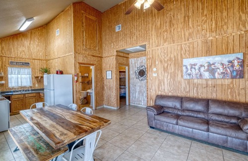 Concan Cabine | Cabins by the Frio River - River Rock Cabin #2