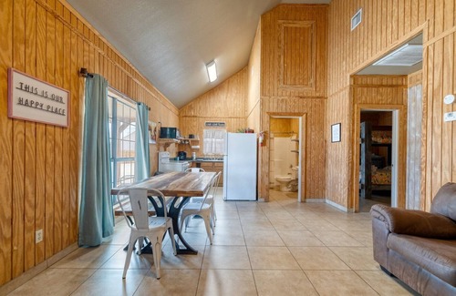 Concan Cabine | Cabins by the Frio River - River Rock Cabin #2