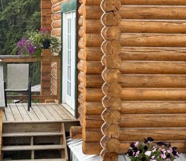 Yukon Maison | Cabins Over Crag Lake