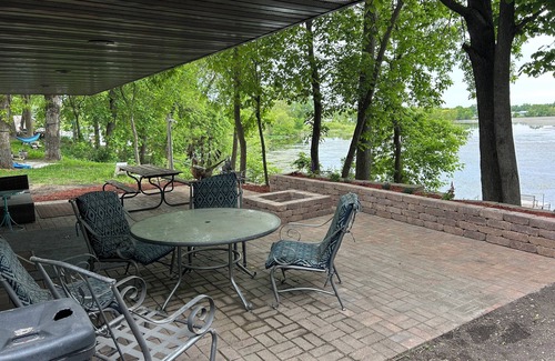 Waterville Cabine | Cabins overlooking the lake Sakatah, bordering the state trail