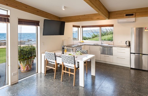 Cable Bay Appartement | Golden Sand Beachfront Accommodation