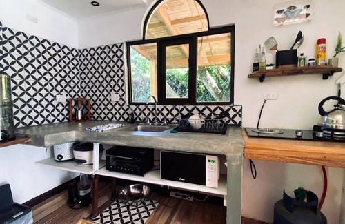 Cabuya Appartement | Cabo Blanco Retreat: Tranquil 1BR for Couples, w/Work Space
