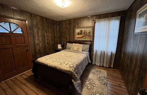 Wynne Autre | Cache Landing Lodge