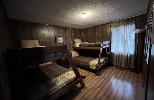 Wynne Autre | Cache Landing Lodge