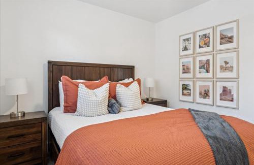 New Papago Parkway Maison | Cactus Bloom Villa - Spacious 5BR near Old Town Scottsdale with Private Pool