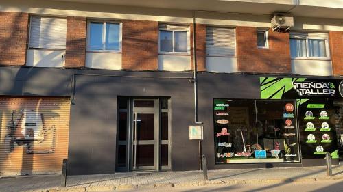 Cornella de Llobregat Appartement | Cadillac BCN Sud, Cornellà, metro, tram, aero