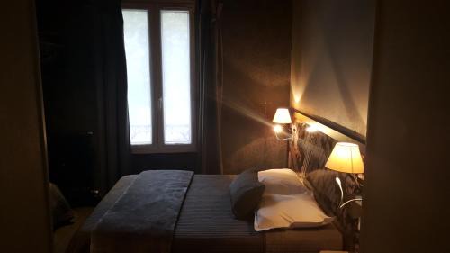 Les Puces de Saint-Ouen Hôtel | Café Hôtel de l'Avenir