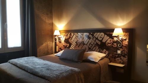 Les Puces de Saint-Ouen Hôtel | Café Hôtel de l'Avenir
