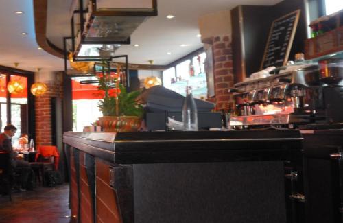 Les Puces de Saint-Ouen Hôtel | Café Hôtel de l'Avenir