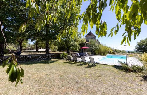 Valroufie Maison | Cahors - Lot - Les Lumières du Causse - Domaine en pierres blanches avec vue sur les causses