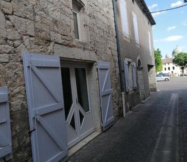 Castelnau-Montratier-Sainte-Alauzie Maison | CAHORS SUD : Maison quercynoise avec vue sur place du village