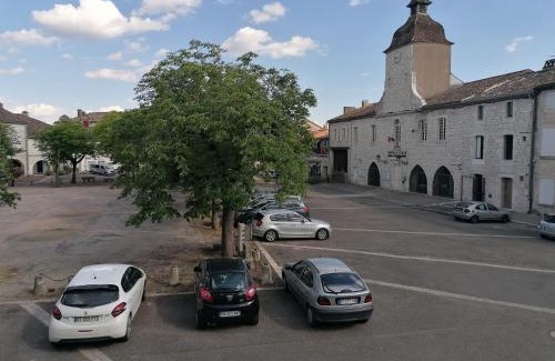 Castelnau-Montratier-Sainte-Alauzie Maison | CAHORS SUD : Maison quercynoise avec vue sur place du village