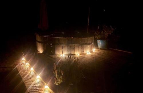 Fivemilebourne Maison | Caitríona's Cottages - Adult Only Pet Friendly - Hot Tub, Sauna, Pool - Sleeps 4