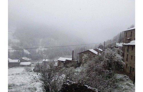 Fornells de la Muntanya Cottage | Cal Pastor. Chambre double avec vue sur la montagne