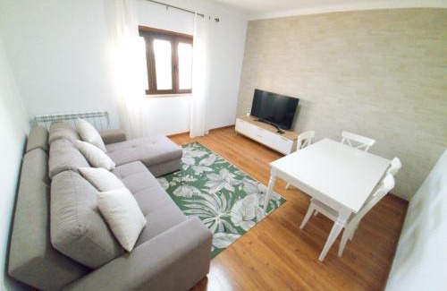 Nossa Senhora do Populo Appartement | Caldas da Rainha's Green & Brown
