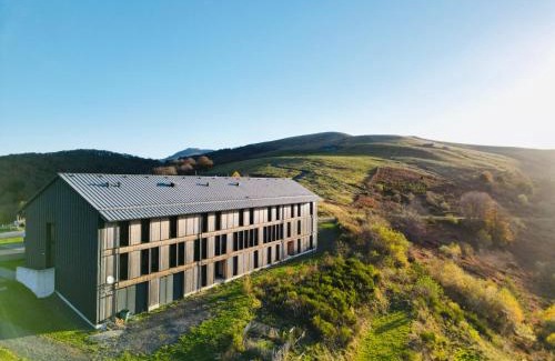 Saint-Projet-de-Salers Hôtel | Caldera hébergement et activités d'altitude