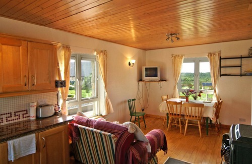 Lecemy Autre | Calhame - Three Bedroom House, Sleeps 6