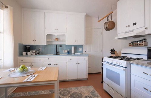 Blenman-Elm Maison | Christmas Festival Cali 2BR w Backyard & Charm