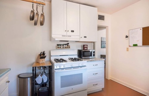 Blenman-Elm Maison | Christmas Festival Cali 2BR w Backyard & Charm