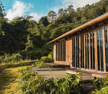 Kedisan Cabine | Calidas Hill