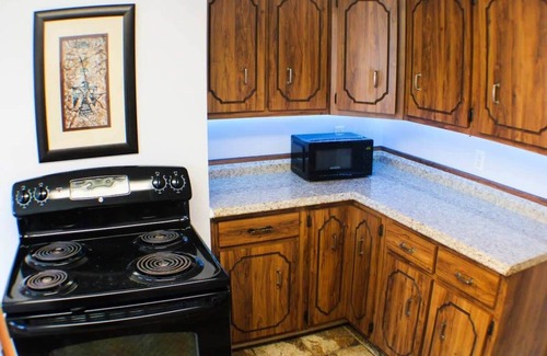 Brighton Heights Maison | California Ave Quarters | Newly Renovated 2BR Home