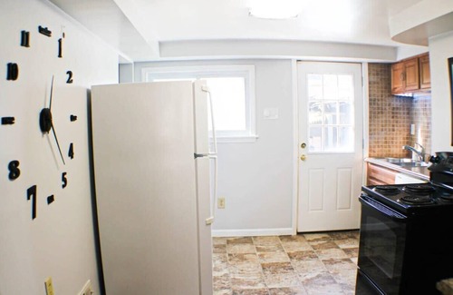 Brighton Heights Maison | California Ave Quarters | Newly Renovated 2BR Home