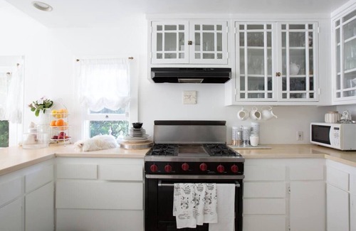 Venice Maison | California Dreaming! Elegant White Cottage, Venice Beach Happy holidays here!!
