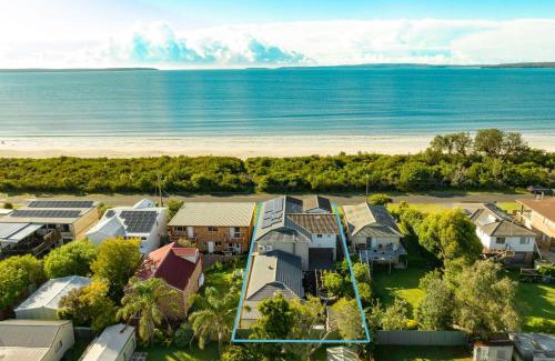 Callala Beach Maison | Callala Beach Walk - Beachfront with Fireplace