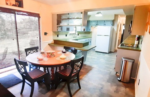 Springfield Maison | Calm and peaceful 3 bedroom home with huge back
