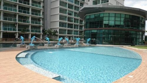 Taman Mount Austin Appartement | Calm and Peaceful Lake View Mount Austin Apartment