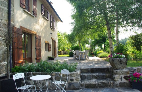 Saint-Jeures Maison | Calme et détente en pleine nature... et le plaisir d'une piscine chauffée !