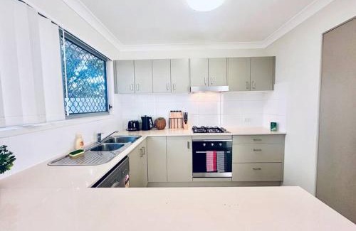 Mango Hill Maison | Calm Hideaway - Townhouse with Pool Access & Garage
