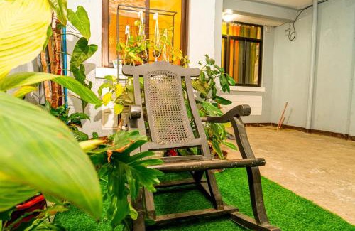 Balibago Maison | Calm House near Enchanted Kingdom Sta Rosa with Free Parking, Wifi, Netflix